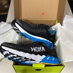 Hoka One One Arahi 2, mens size 12 medium, brand new in box